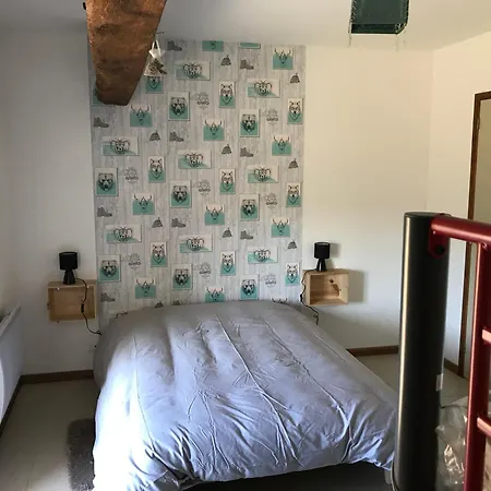 Indépendante Dans Notre Cour Sainte-Jamme-sur-Sarthe