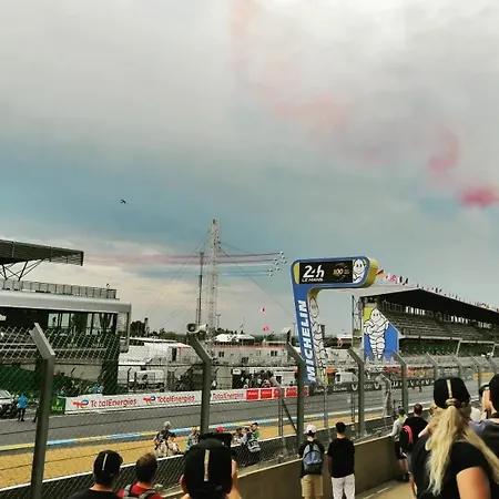 Dom wakacyjny Independante Dans Notre Cour *