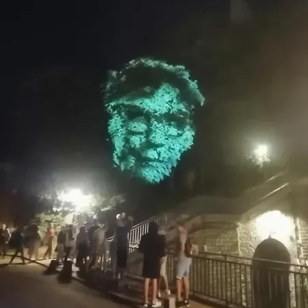 Independante Dans Notre Cour Dom wakacyjny