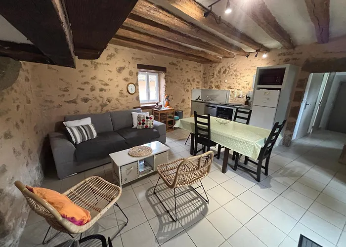 Dom wakacyjny Independante Dans Notre Cour Sainte-Jamme-sur-Sarthe