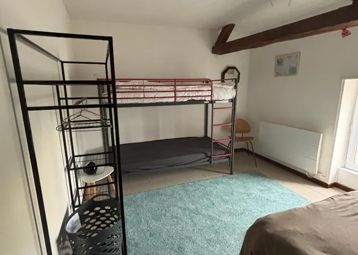 Dom wakacyjny Independante Dans Notre Cour Sainte-Jamme-sur-Sarthe