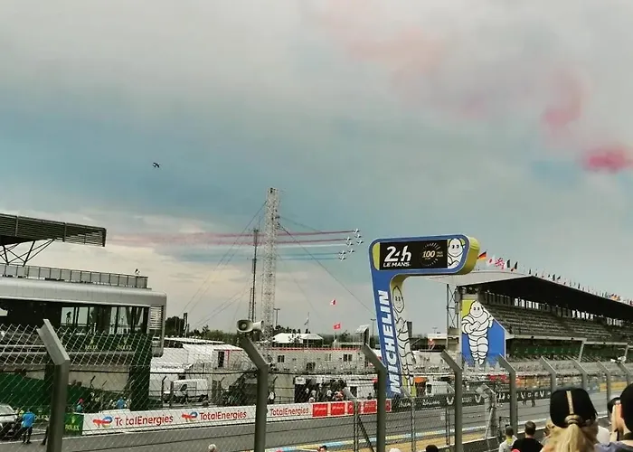 Dom wakacyjny Independante Dans Notre Cour *